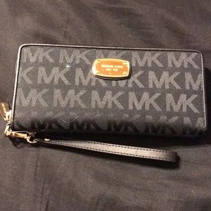 MICHAEL KORS NWOT Zip Around Wallet